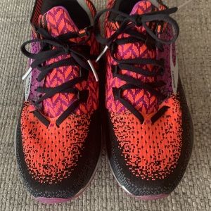 Size 8.5 Women’s Brook tennis shoes!